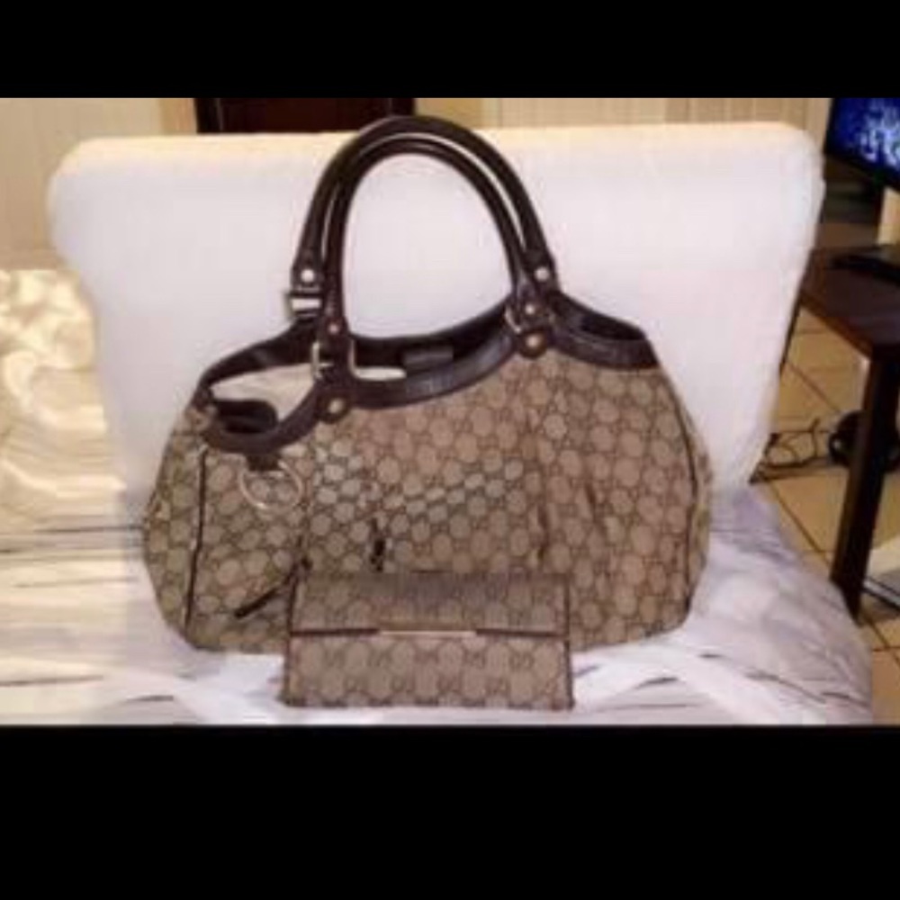 Gucci purse - Picture 1 of 9